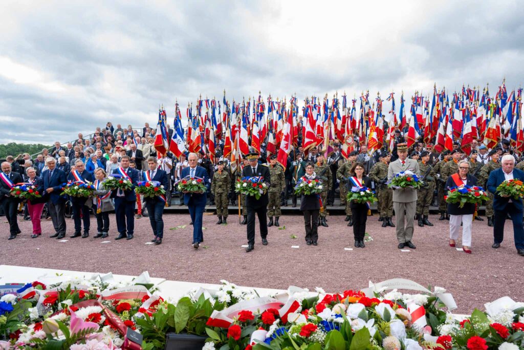 Commémoration Montormel Orne 80 année. Prefet Jallet, chef état major armée de terre, amabassadeur pologne, minitstre armée pologne